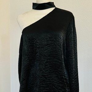 NWT Willow & Clay One Shoulder Long Sleeve Black Crinkle Satin Collar Blouse Top